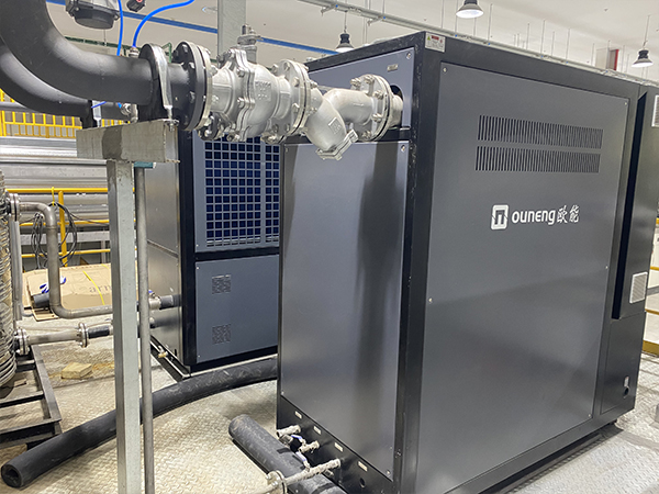 循環(huán)油加熱器給反應釜控溫，塑料薄膜生產(chǎn)線的節(jié)能選擇