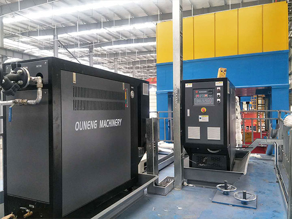 隔熱墊成型模溫機2 隔熱墊成型模溫機2